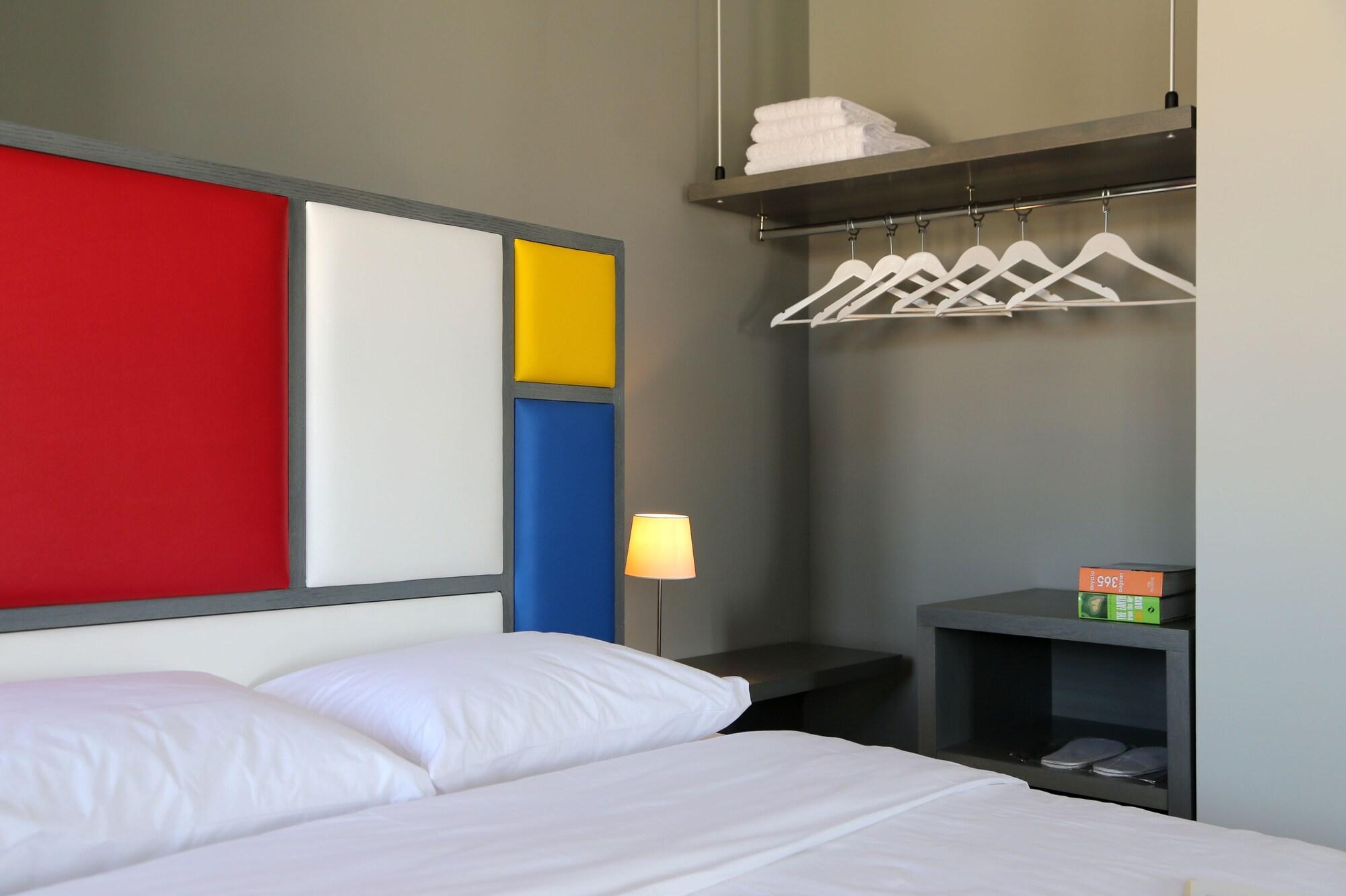 Design Architectonika Aparthotel Skiathos Town Bagian luar foto